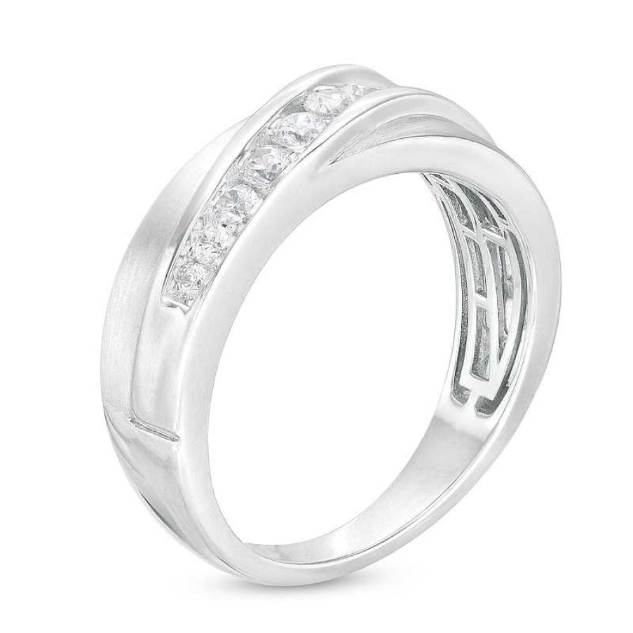 Rings Zales | Men'S 1/2 Ct. T.W. Certified Lab-Created Diamond Graduated Slant Wedding Band In 14K White Gold (F/Vs2)